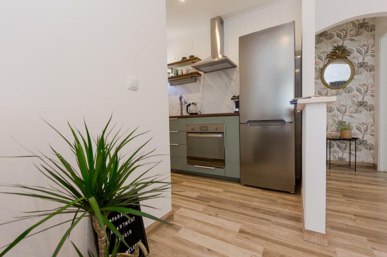 Apartment Lara Трогир Екстериор снимка
